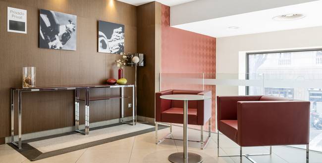 Reception hotel ilunion auditori barcelona Reception hotel ilunion auditori barcelona